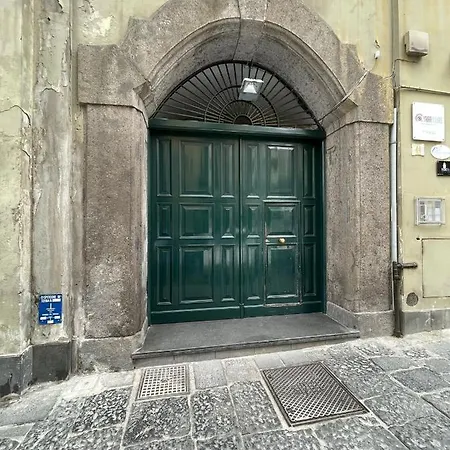 A Un Passo Dal Castello Maschio Angioino Neapol