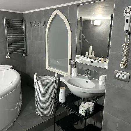 A Un Passo Dal Castello Maschio Angioino Apartmán
