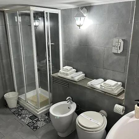 A Un Passo Dal Castello Maschio Angioino Apartmán