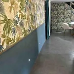 A Un Passo Dal Castello Maschio Angioino Апартаменты