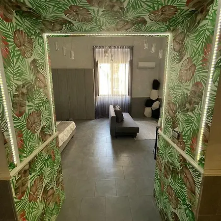 A Un Passo Dal Castello Maschio Angioino Neapel