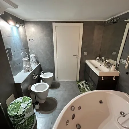 A Un Passo Dal Castello Maschio Angioino