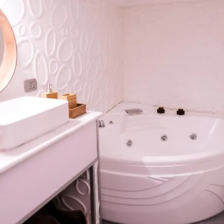 A Un Passo Dal Castello Maschio Angioino Neapel