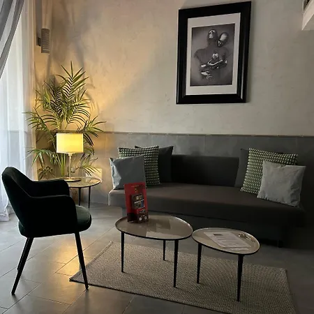 A Un Passo Dal Castello Maschio Angioino Neapel