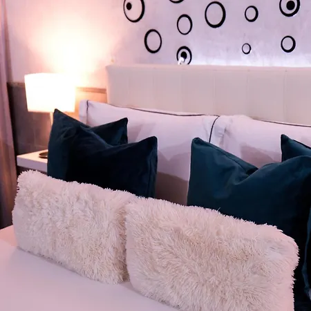 A Un Passo Dal Castello Maschio Angioino * Νάπολη