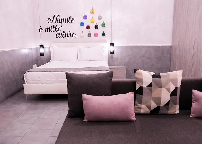 A Un Passo Dal Castello Maschio Angioino * Napoli